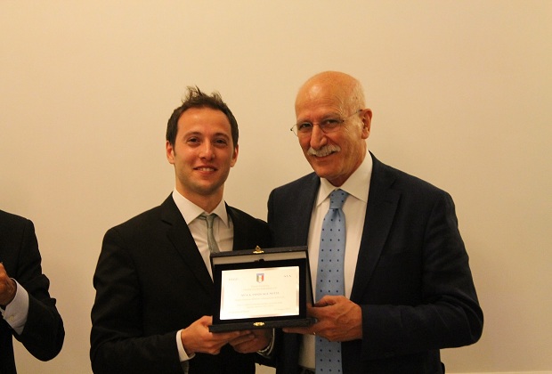 Premio Chiummariello al miglior A.A. Pasquale Netti premiato dal componente CAN D Ciro Pegno - Cena sezionale 12/06/2013
