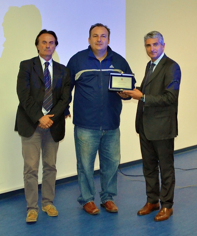 O.A. Carmine MONTEFUSCO promosso alla CAN D premiato da A.B. Massimo Costa - RTO con A.A Claudio La Rocca 20/10/2013 